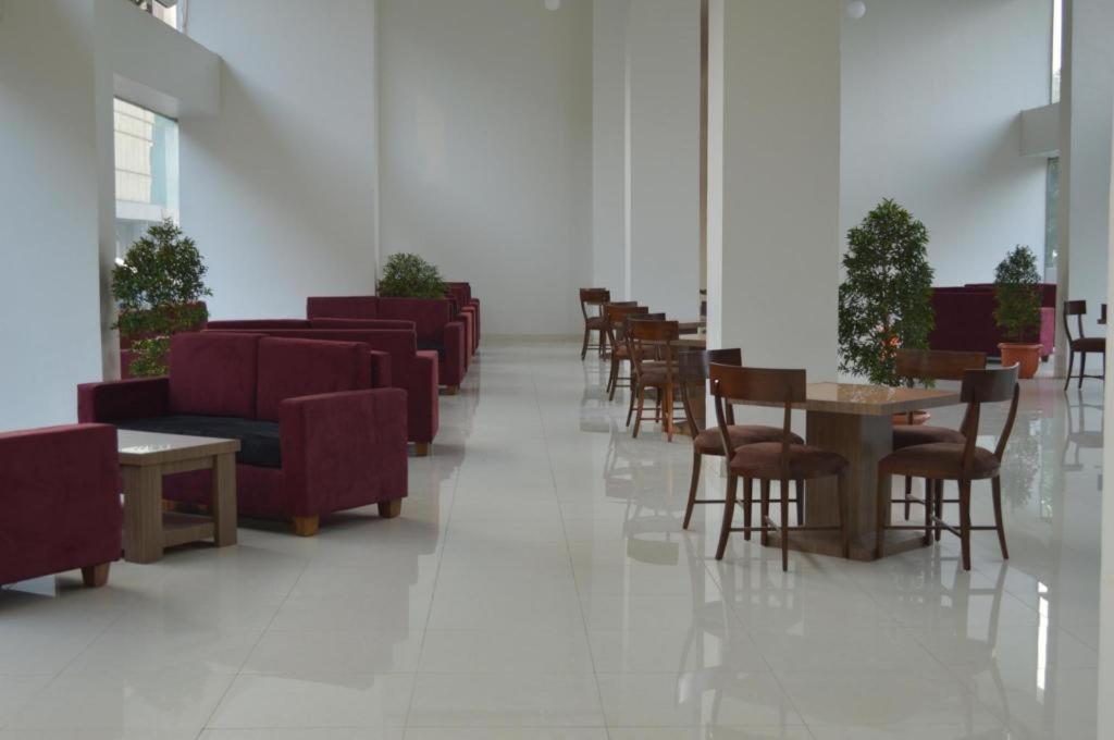 Win Grand Hotel Bekasi Exterior foto